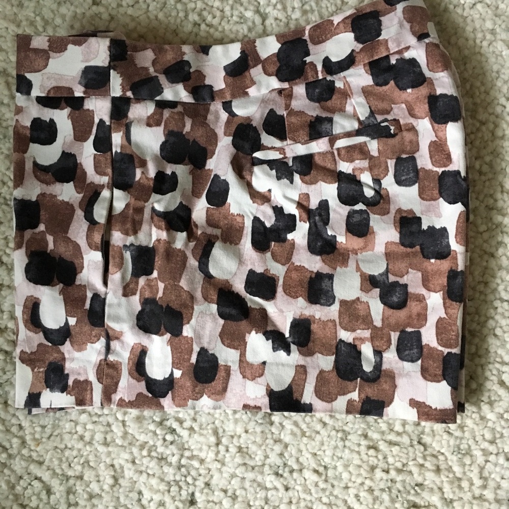 J Crew Classic Stretch Patterned Shorts. Size 8. - Picture 3 of 7